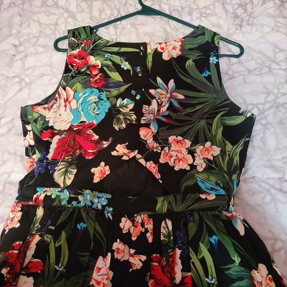Floral Lined Summer Dress with Peek a Boo Back - Picture 2 of 3